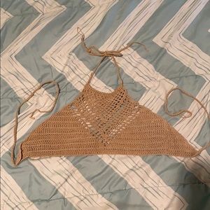 Crocheted bikini top. Beige/nude